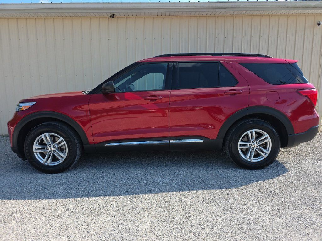 Used 2020 Ford Explorer XLT w/ Equipment Group 202A AWD/4WD image 9