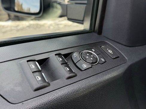 Used 2022 Ford F250 Lariat w/ Black Appearance Package image 14