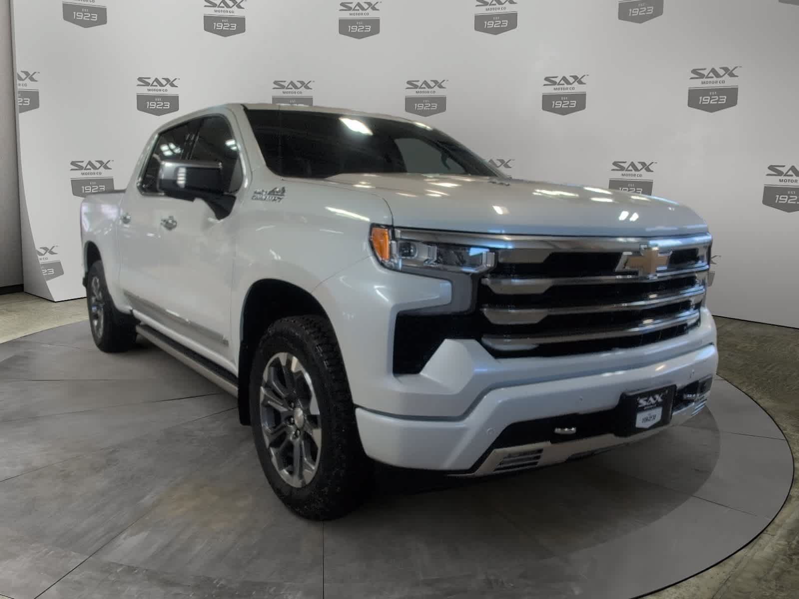 Used 2025 Chevrolet Silverado 1500 High Country w/ Technology Package AWD/4WD image 1