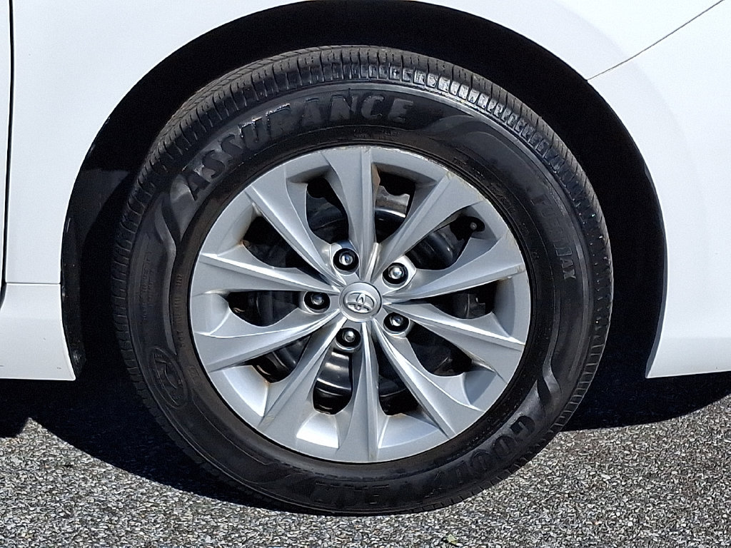 Used 2017 Toyota Camry LE FWD image 8