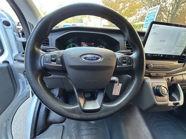 Used 2022 Ford E-Transit 148 High Roof Extended RWD image 10