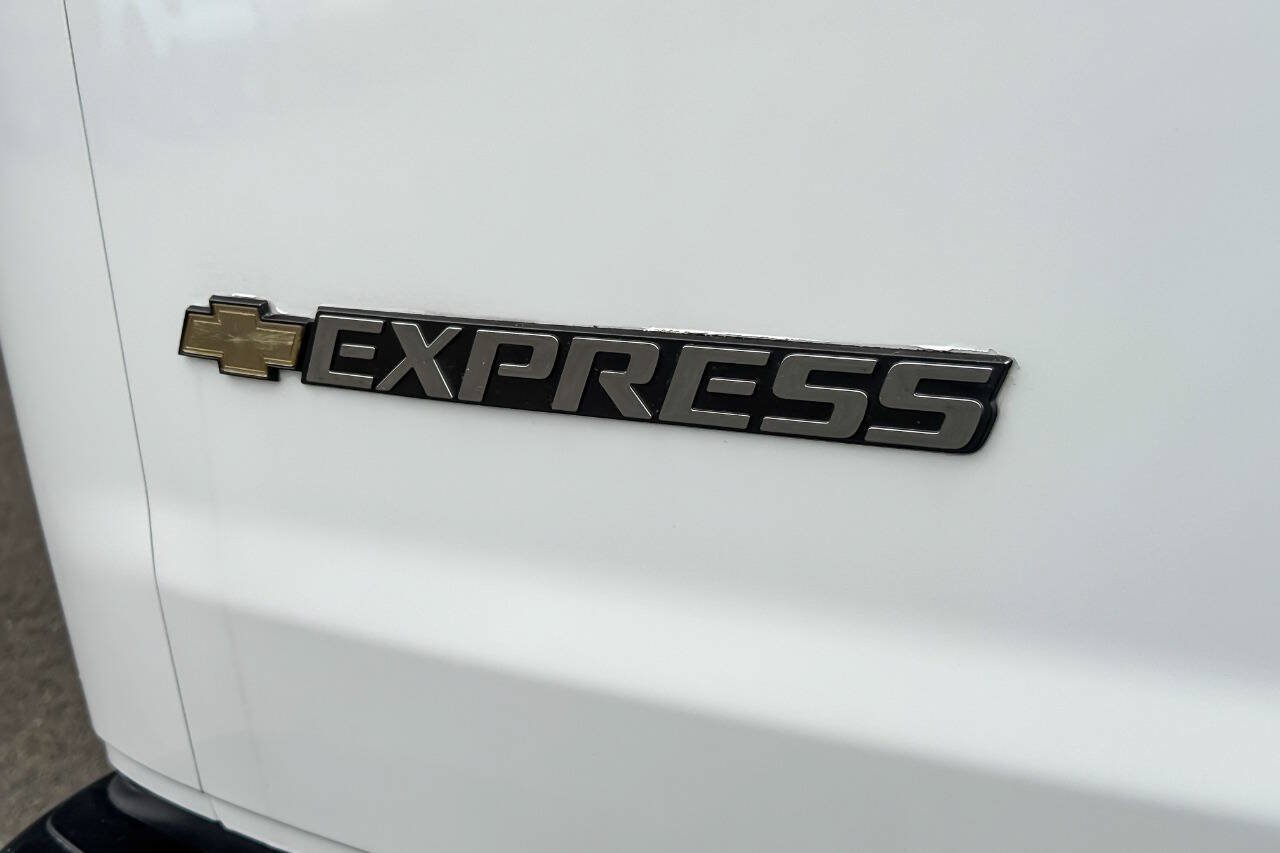 Used 2025 Chevrolet Express 2500 w/ Driver Convenience Package RWD image 15