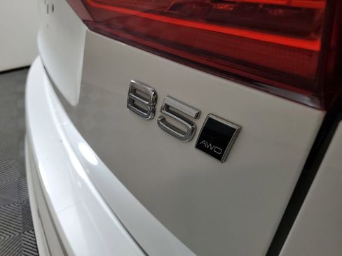 Used 2025 Volvo XC60 B5 Plus image 9