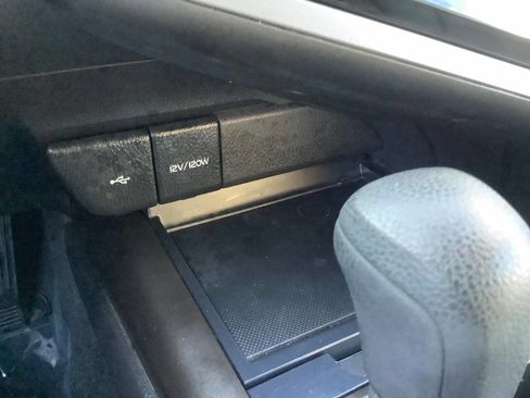 Used 2021 Toyota Camry LE image 31