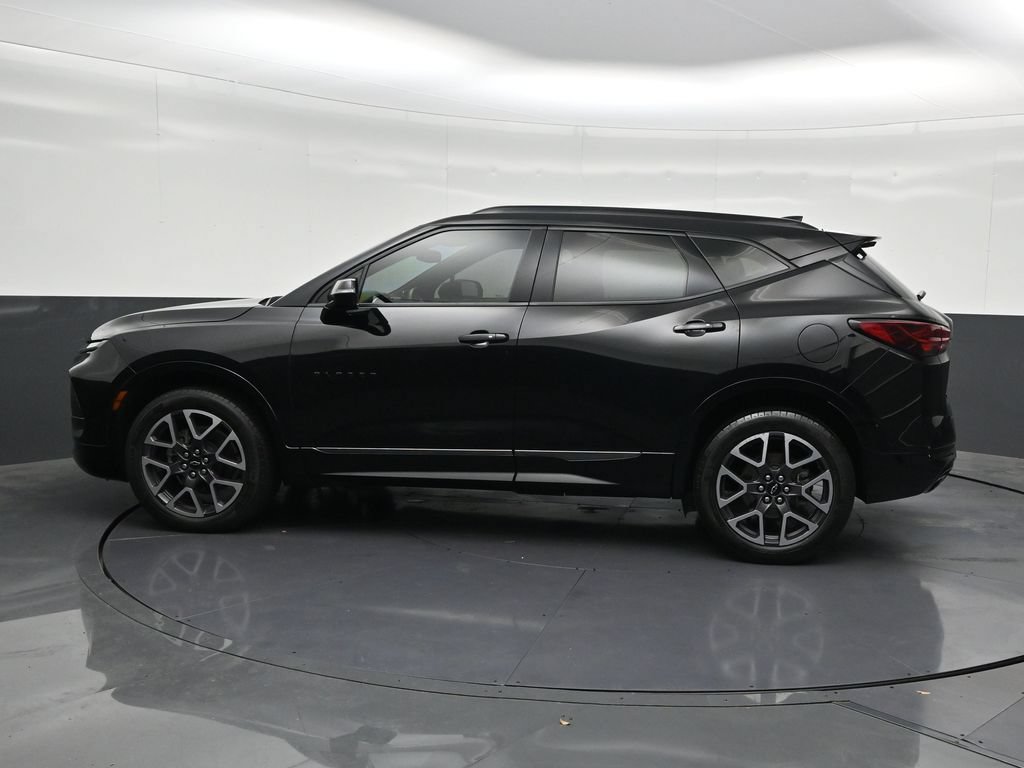 Used 2023 Chevrolet Blazer RS FWD image 2