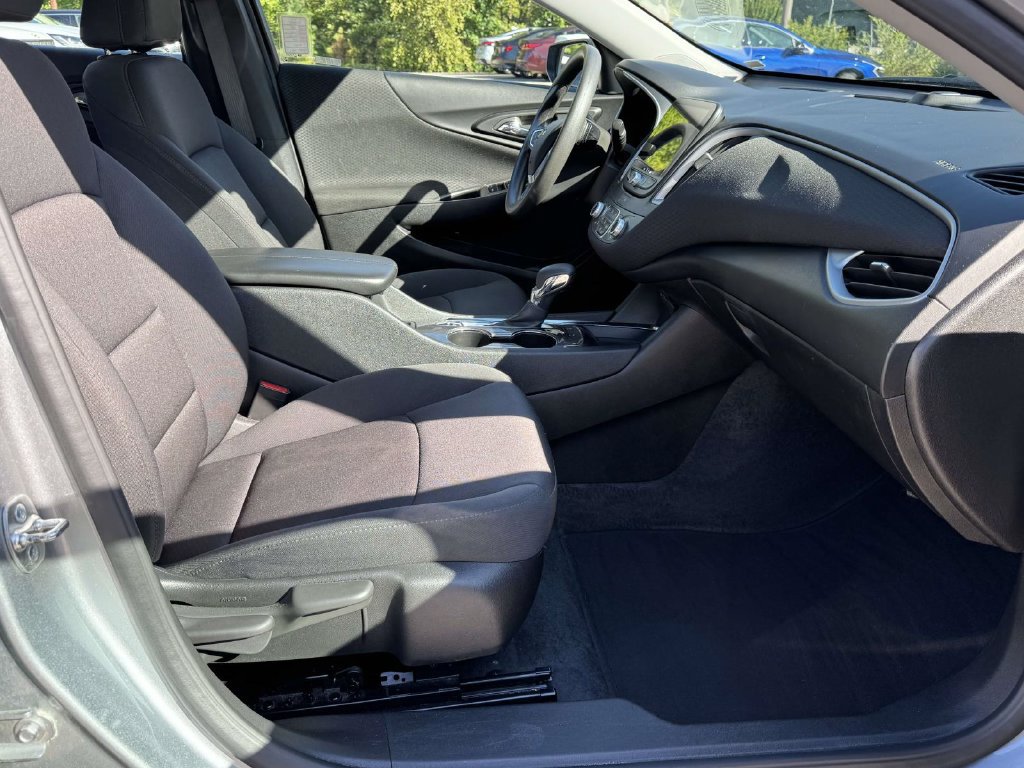 Used 2025 Chevrolet Malibu LT FWD image 15