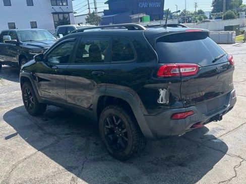 Used 2016 Jeep Cherokee Trailhawk w/ Comfort/Convenience Group AWD/4WD image 10
