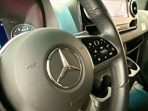 Used 2024 Mercedes-Benz Sprinter 2500 image 15