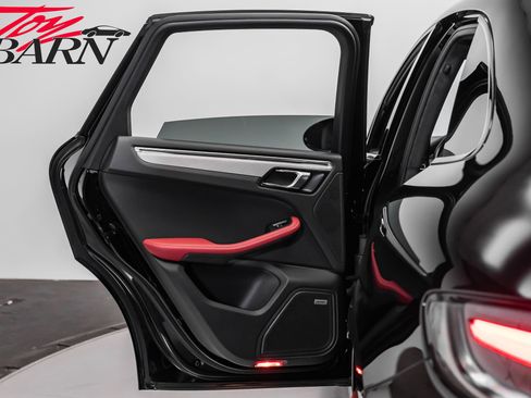 Used 2020 Porsche Macan Turbo image 46