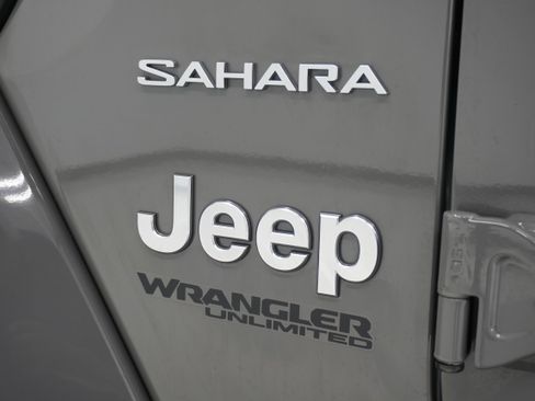 Used 2021 Jeep Wrangler Unlimited Sahara AWD/4WD image 8