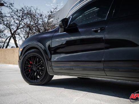 Used 2015 Porsche Cayenne Turbo image 26