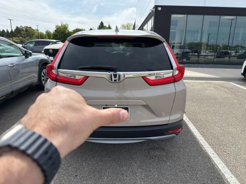 Used 2017 Honda CR-V EX image 3
