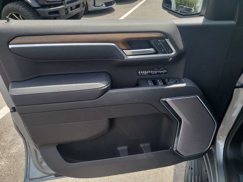Used 2025 Chevrolet Silverado 1500 High Country w/ High Country Premium Package AWD/4WD image 14