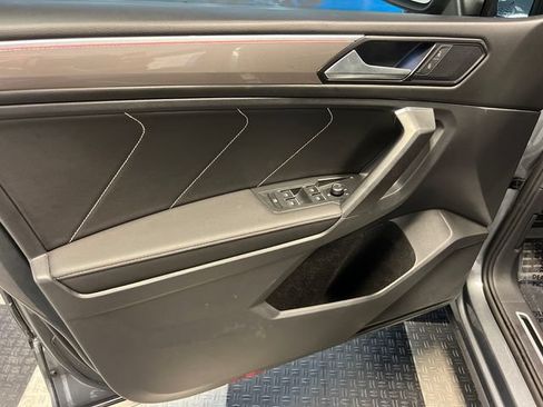 Certified 2023 Volkswagen Tiguan SE R-Line FWD image 7