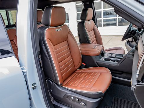 Used 2026 GMC Sierra 3500 Denali Ultimate image 31