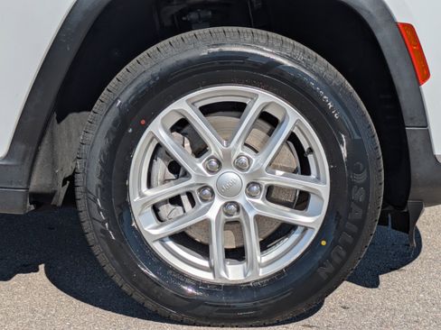 Used 2021 Jeep Grand Cherokee L Laredo w/ Luxury Tech Group I image 12