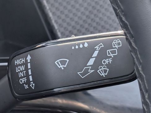 Certified 2025 Volkswagen Atlas Peak Edition SE AWD/4WD image 27