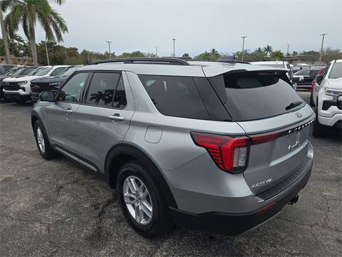 Used 2025 Ford Explorer Active w/ Active Comfort Package image 4