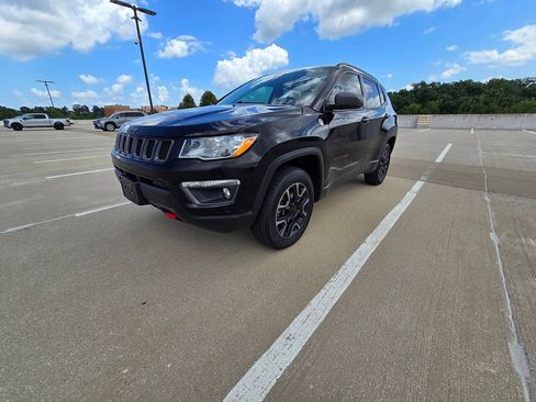 Used 2019 Jeep Compass Trailhawk w/ Cold Weather Group AWD/4WD image 2