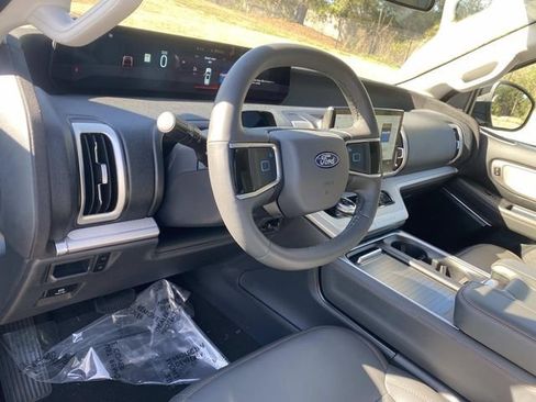 Certified 2025 Ford Expedition Active image 23