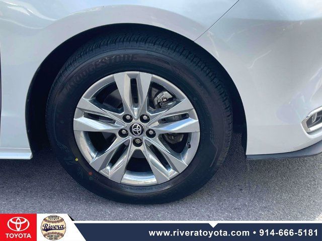 Used 2024 Toyota Sienna XLE w/ XLE Plus Package AWD/4WD image 9