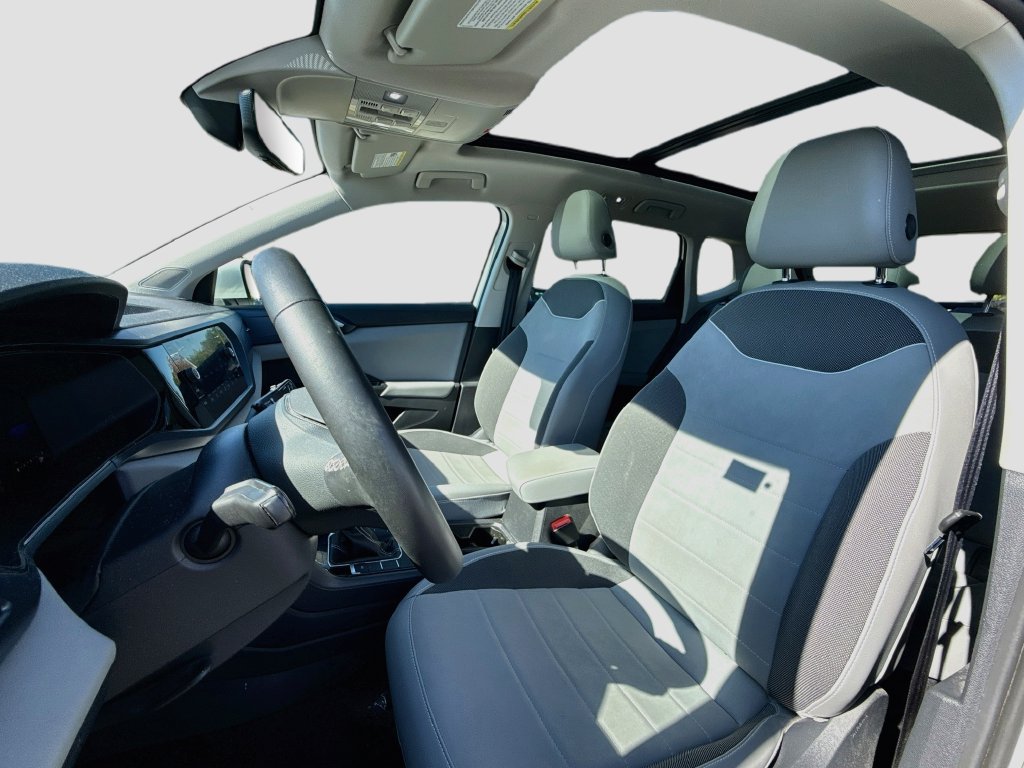 Used 2023 Volkswagen Taos SE w/ Panoramic Sunroof Package FWD image 11
