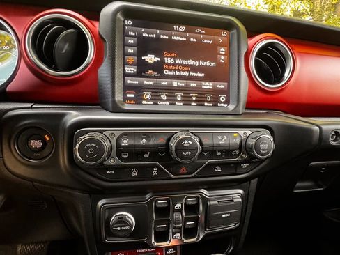 Used 2022 Jeep Gladiator Rubicon w/ LED Lighting Group AWD/4WD image 22