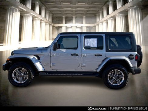 Used 2020 Jeep Wrangler Unlimited Sahara image 8