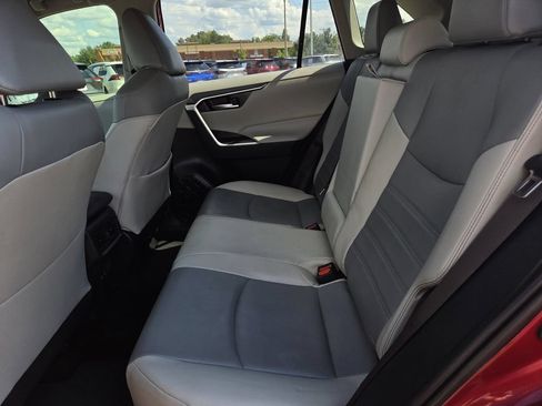 Used 2019 Toyota RAV4 XLE Premium FWD image 18