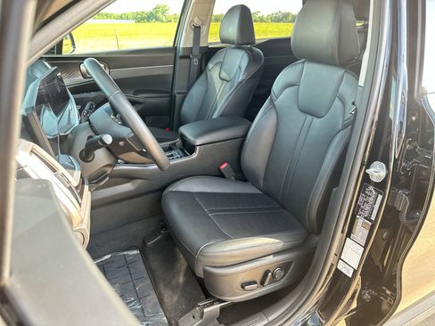 Used 2024 Kia Sorento S image 16