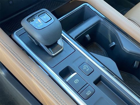 New 2025 Nissan Pathfinder Platinum image 28