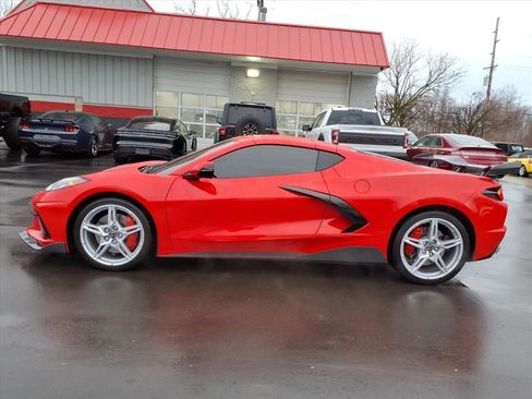 Used 2024 Chevrolet Corvette Stingray Coupe w/ Z51 Performance Package RWD image 2