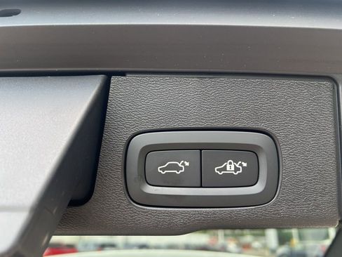 Certified 2025 Volvo XC60 T8 Plus w/ Protection Package Premier image 30