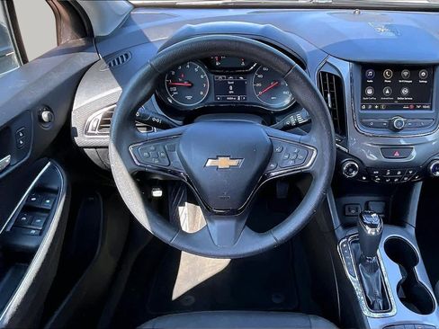 Used 2019 Chevrolet Cruze LT w/ Convenience Package FWD image 6