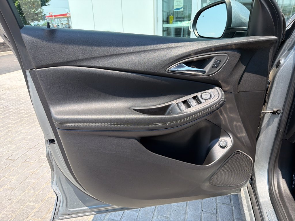 Used 2023 Buick Encore GX Select w/ Sport Touring Package FWD image 10