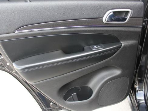 Used 2018 Jeep Grand Cherokee Limited image 14