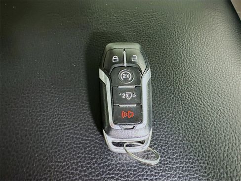 Used 2015 Ford F150 Lariat image 43