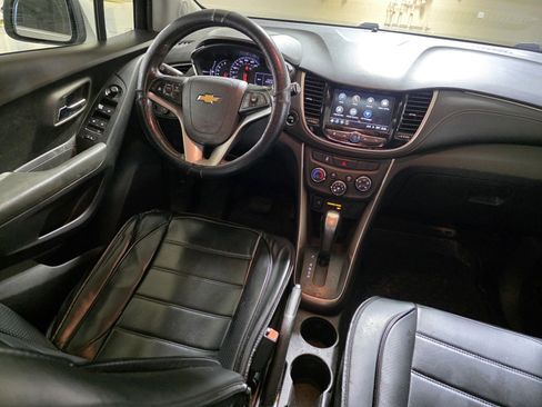 Used 2019 Chevrolet Trax LT w/ LT Convenience Package image 14
