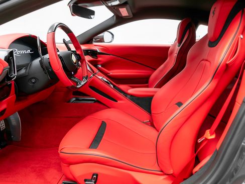 Certified 2024 Ferrari Roma image 4