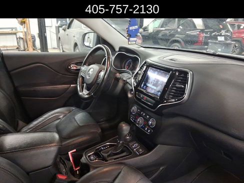 Used 2019 Jeep Cherokee Limited image 7