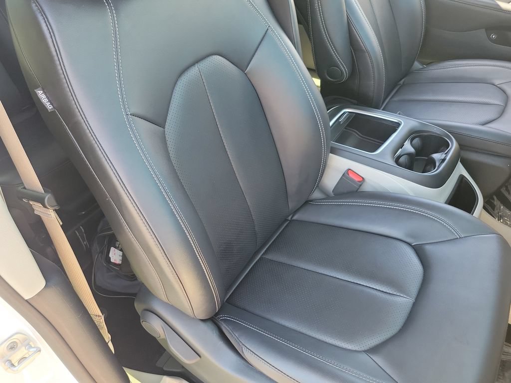Used 2024 Chrysler Pacifica Limited FWD image 19