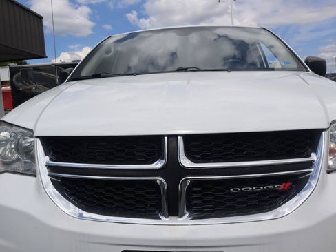 Used 2019 Dodge Grand Caravan SE w/ UConnect Hands-Free Group FWD image 28