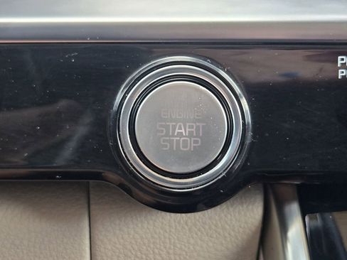 Used 2023 Kia Carnival SX Prestige FWD image 19