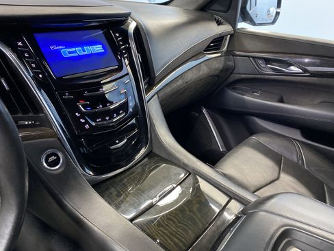 Used 2016 Cadillac Escalade Platinum image 18