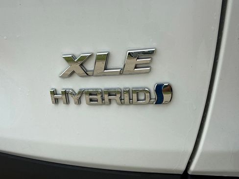 Used 2023 Toyota RAV4 XLE AWD/4WD image 12