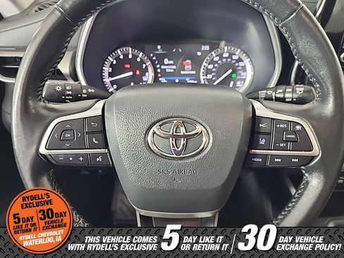 Used 2022 Toyota Highlander XLE image 28