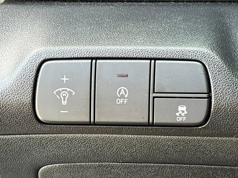 Used 2025 Hyundai Elantra SE FWD image 9