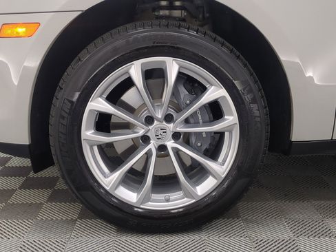 Certified 2026 Porsche Macan AWD/4WD image 10