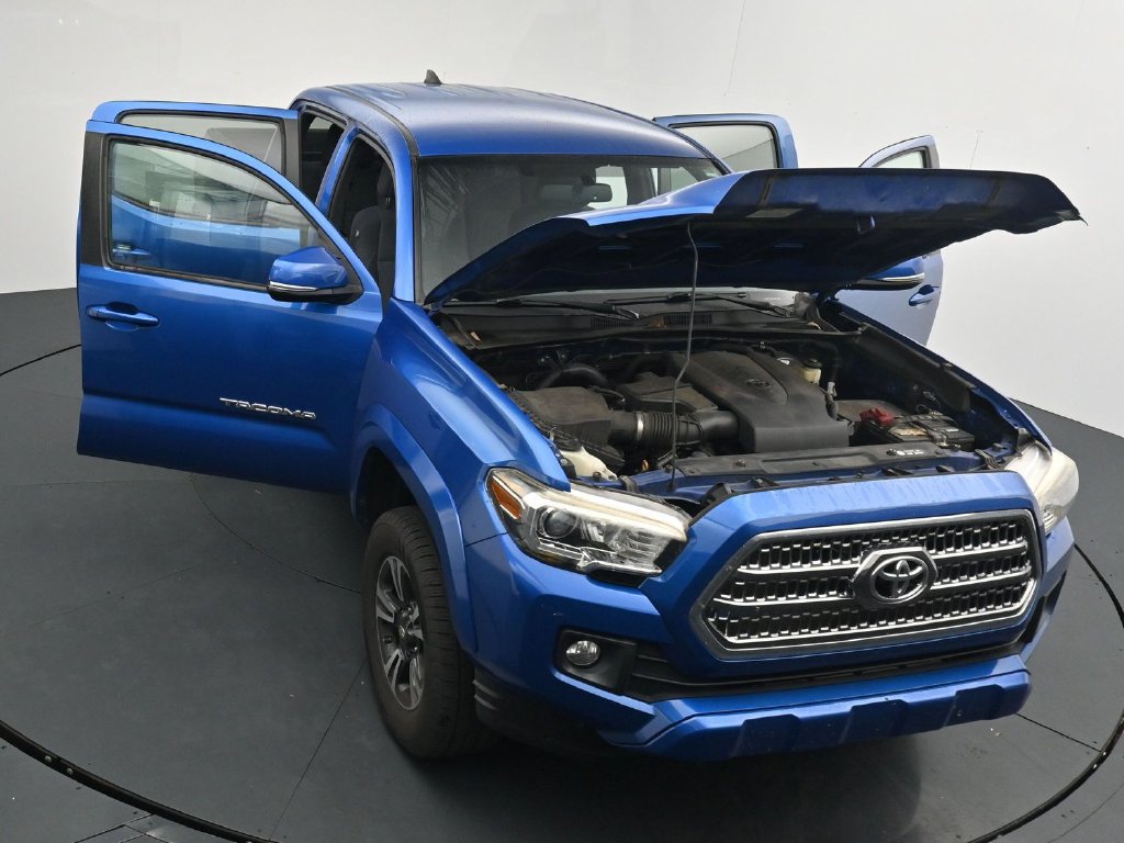 Used 2016 Toyota Tacoma TRD Sport w/ Towing Package AWD/4WD image 25