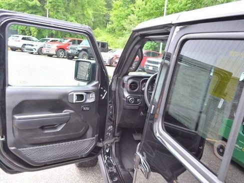 Used 2025 Jeep Wrangler Unlimited Rubicon AWD/4WD image 15